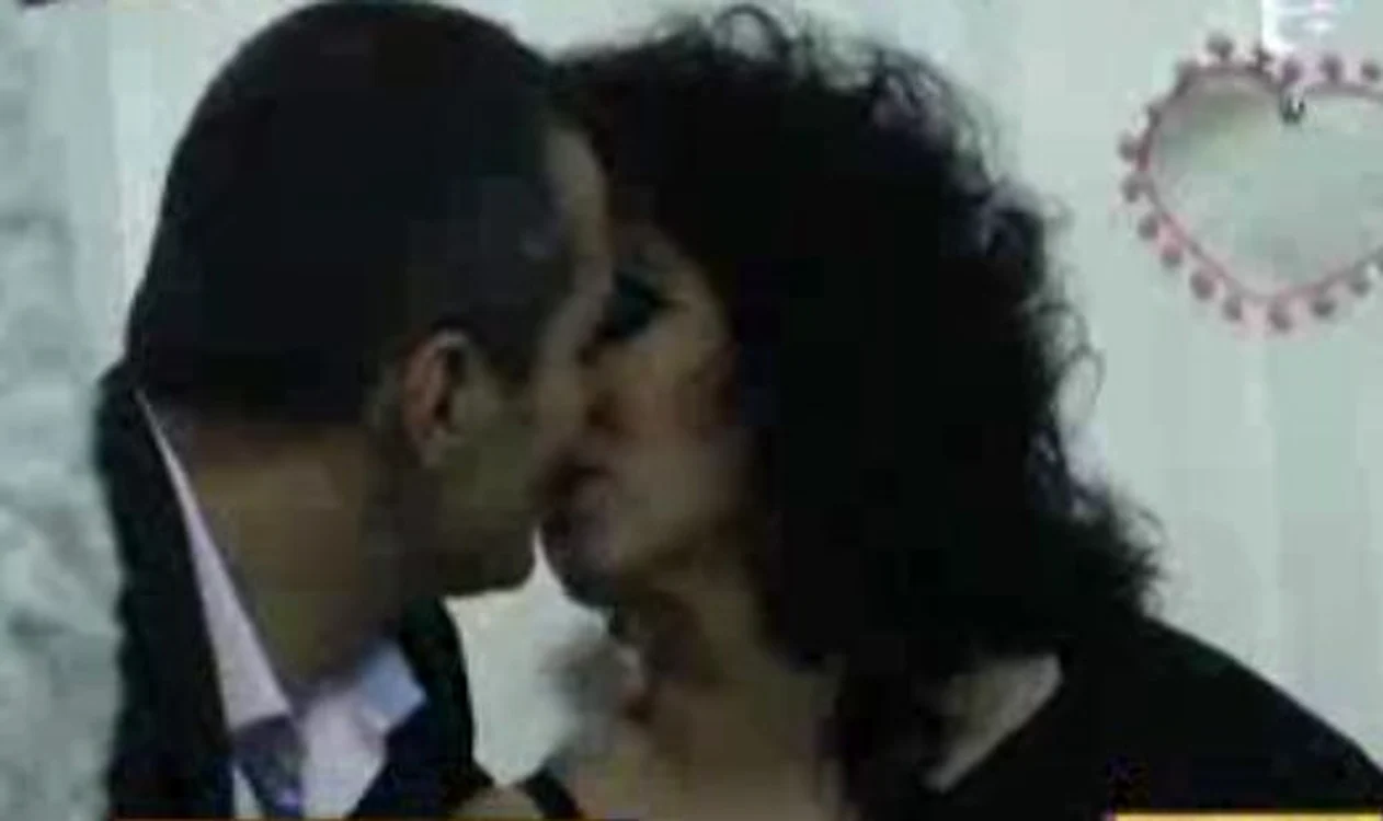 Adriana si Mihai se saruta