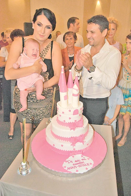Nicu Paleru, alături de actuala soţie, Cristina, la botezul fetiţei lor, Anais-Nicole