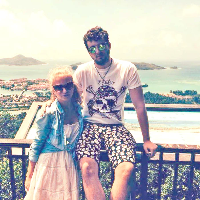 Victoraș Micula și-a dus iubita la mare și a plimbat-o cu elicopterulFoto: facebook