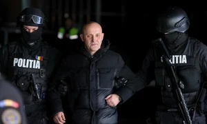 Horatiu Potra este escortat de politisti la IPJ Prahova  Foto Inquam Photos  George Calin (5) jpg