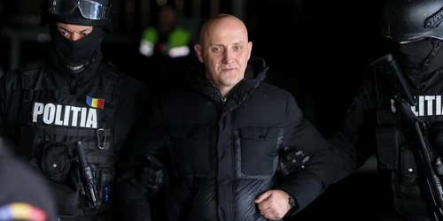Horatiu Potra este escortat de politisti la IPJ Prahova  Foto Inquam Photos  George Calin (5) jpg