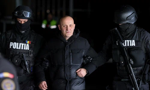 Horatiu Potra este escortat de politisti la IPJ Prahova  Foto Inquam Photos  George Calin (5) jpg