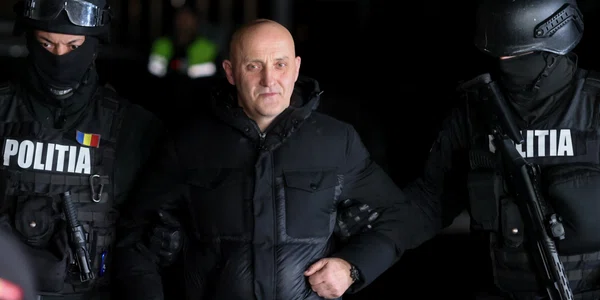 Horatiu Potra este escortat de politisti la IPJ Prahova  Foto Inquam Photos  George Calin (5) jpg