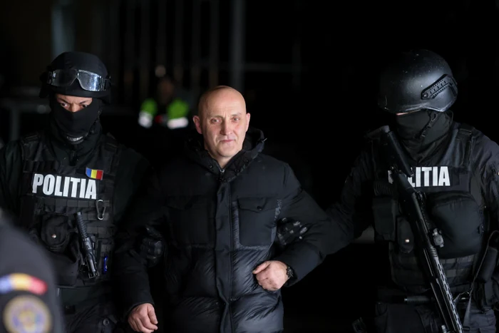 Horatiu Potra este escortat de politisti la IPJ Prahova  Foto Inquam Photos  George Calin (5) jpg