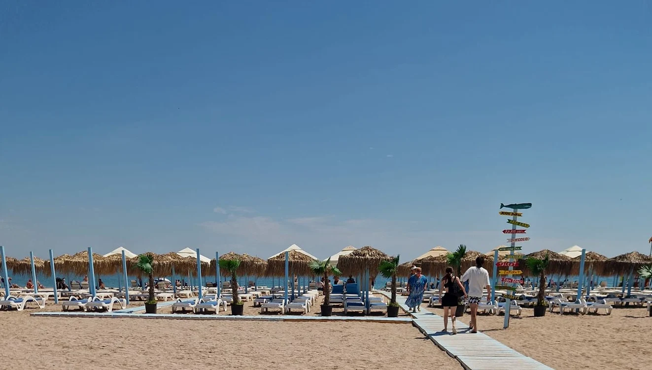 Vama Veche îi întâmpină pe români cu prețuri mari.