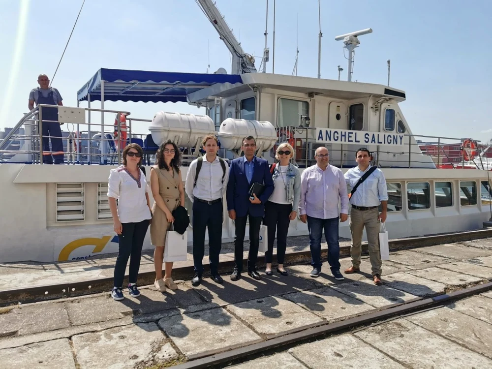 ecipa bancii mondiale in portul constanta foto cn apm