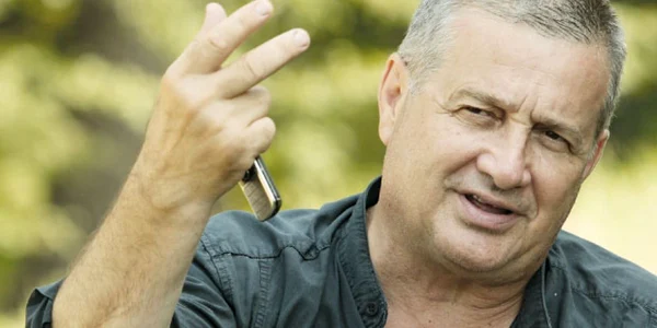 În ultimii 20 de ani, Mircea Dinescu nu a pregetat să-şi spună deschis părerea despre toate subiectele majore ale societăţii româneşti. 