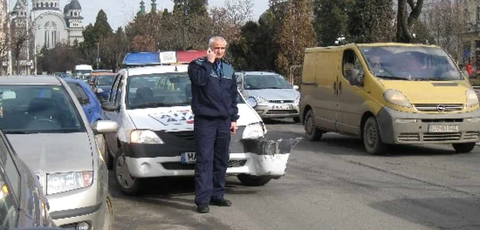 Poliţistul şi-a chemat singur colegii de la Poliţia Rutieră