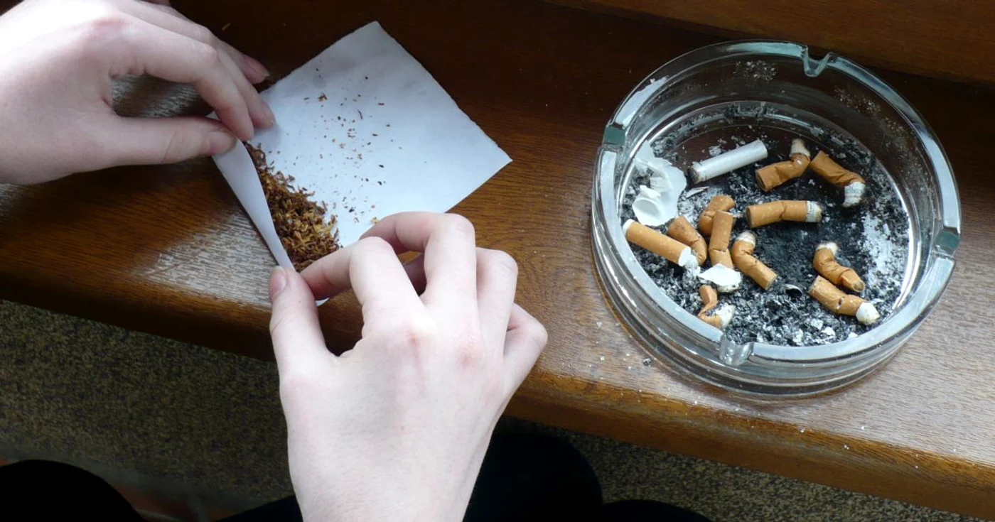 Plantele etnobotanice se combină cu tutun normal înainte de a fi consumate