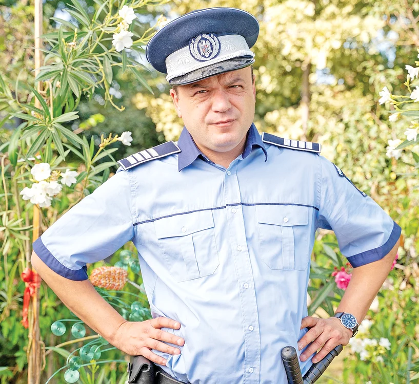 De 10 ani îl cunoaştem pe  Poliţistul Robi din  serialul “Las Fierbinţi”. Foto: PRO TV
