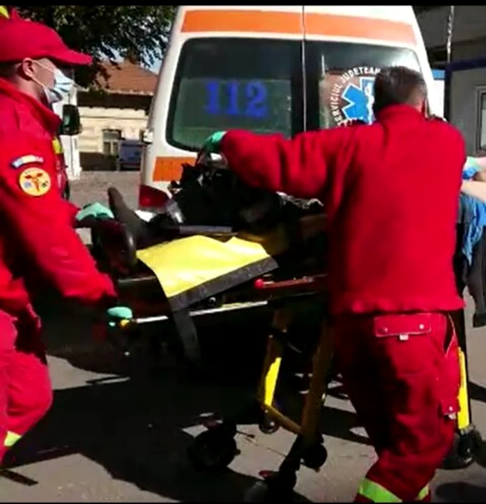 Bărbatul a fost transportat de urgență la spital Foto: Arhivă Adevărul