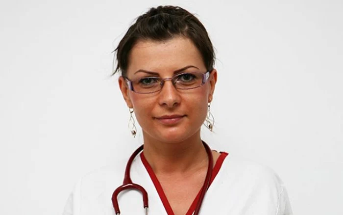 Medicul Mihaela Duţă a intrat în sediul Parchetului în jurul orei 10.00, fiind însoţită de un avocat şi nu a dorit să spună de ce a fost citată de procurori