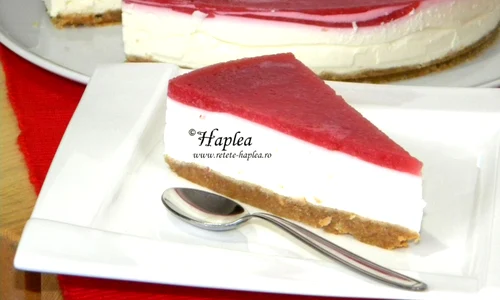 cheesecake cu jeleu de capsuni poza 11 jpeg