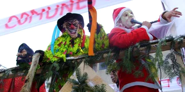 Parada Măştilor de Anul Nou este o tradiţie veche de peste o sută de ani
