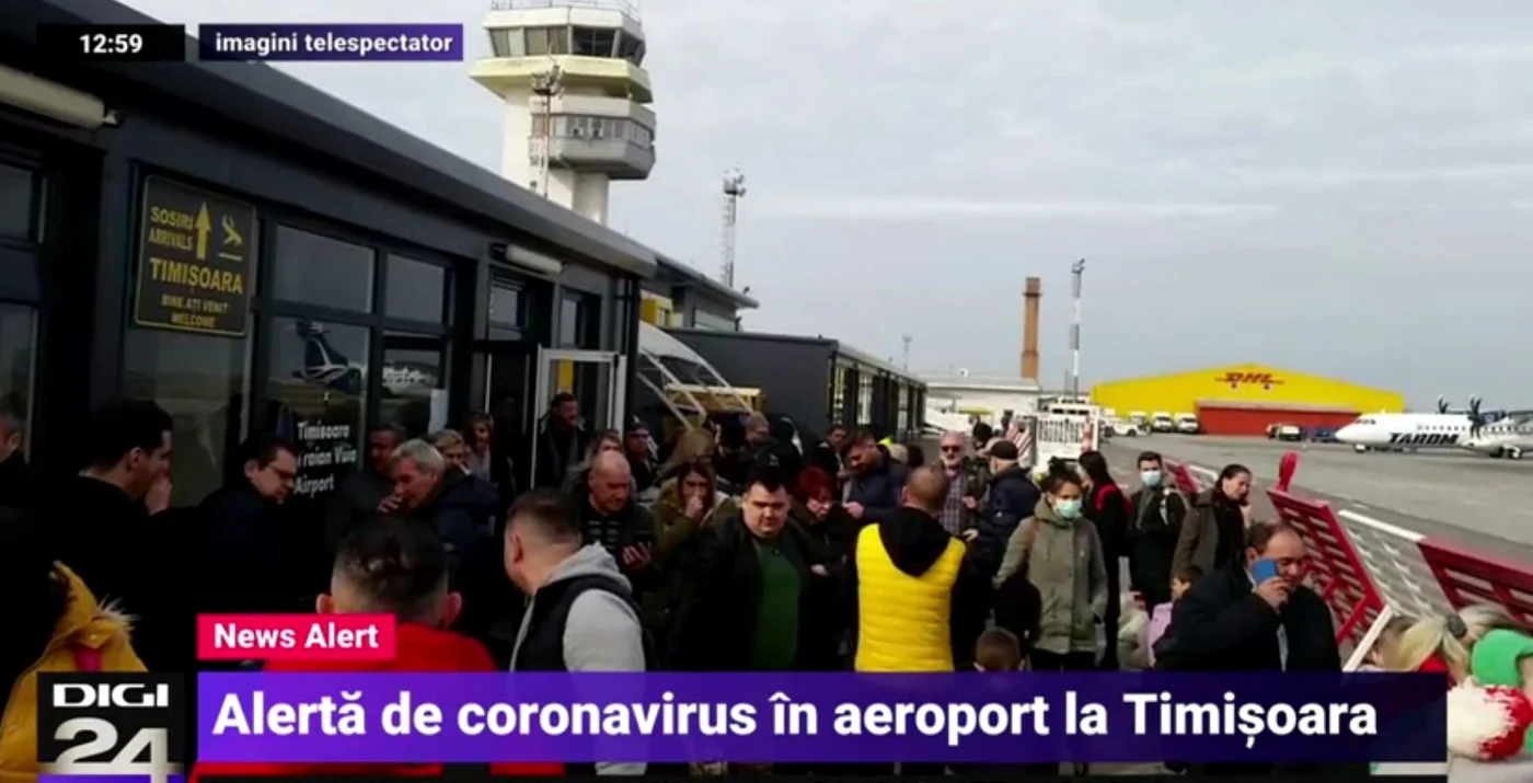 Aproape 100 de pasageri, ținuți la sol 