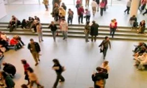 oameni in institutie publica jpg