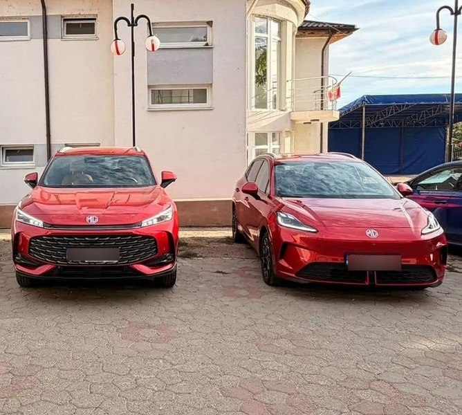Primăria unei comune cu 4.700 de locuitori a cumpărat trei mașini de aproape 440.000 de lei. Ar fi folosite de primar și familia sa