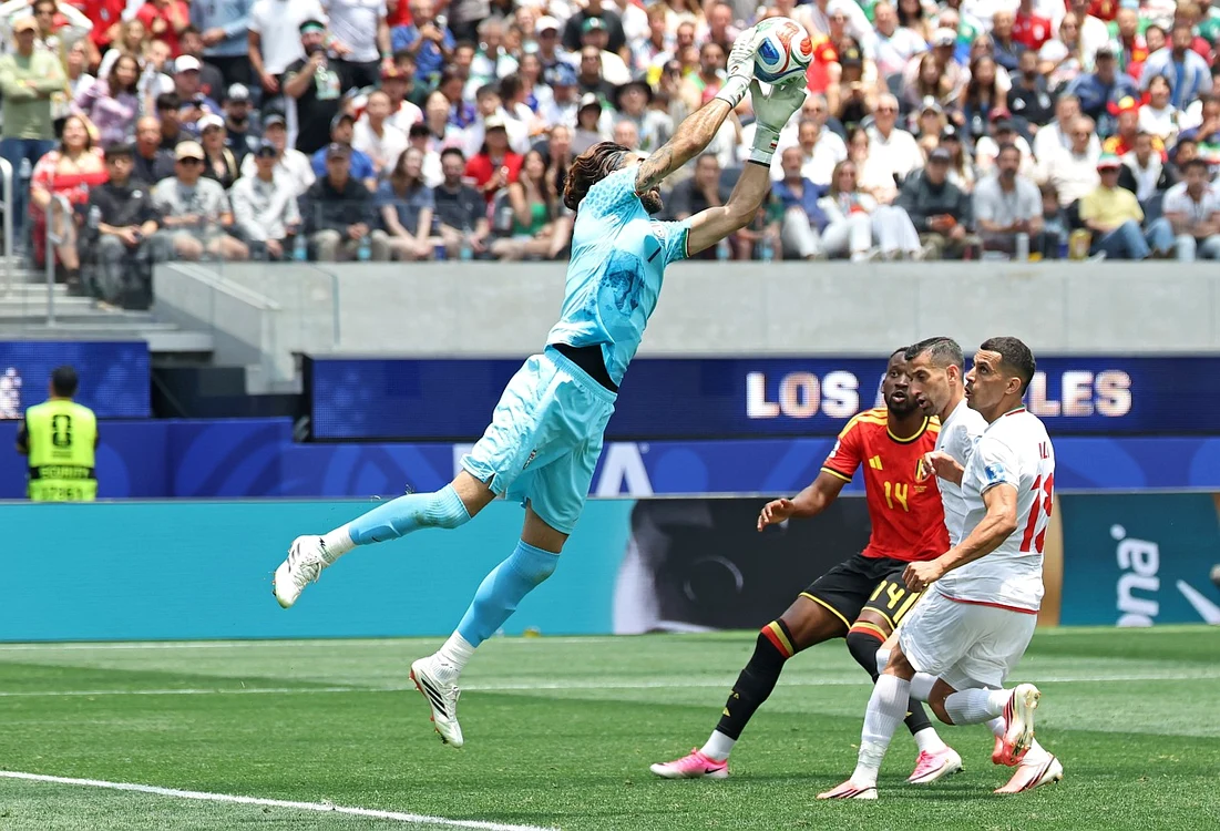 Portarul iranian Alireza Beiranvand a avut intervenții salvatoare (Foto: EPAImages)