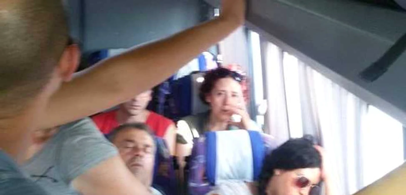 Călătorii se plâng de ani de zile ca operatorii de transport îşi bat joc de ei. Fie nu respecta orele de plecare, fie folosesc autovehicule cu defecţiuni, fie şoferii le vorbesc urât .