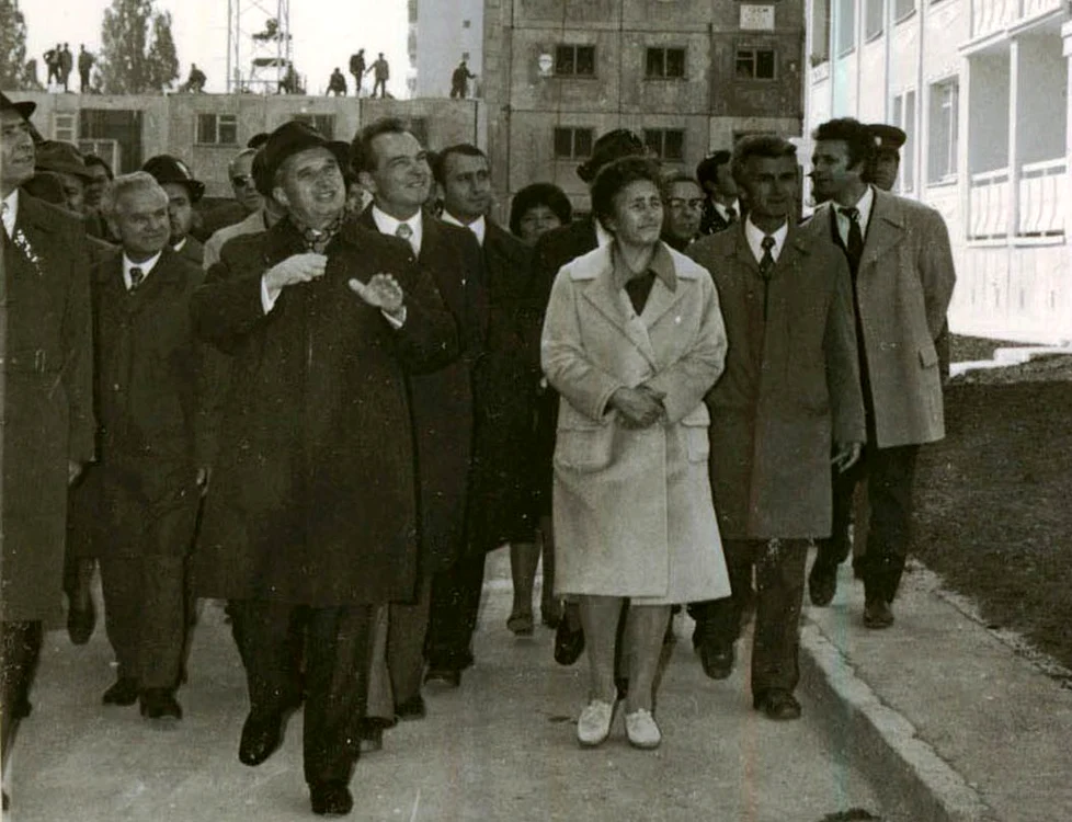 Elena și Nicolae Ceaușescu la o vizită în teren FOTO Adevărul