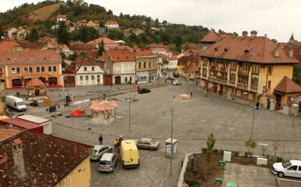 Lucrările vizează reabilitarea părţii carosabile. Foto: Stelian Grajdan