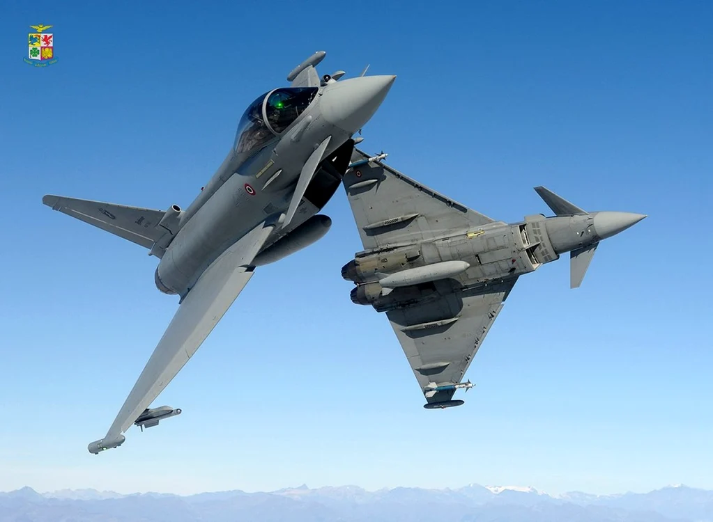 Piloţii militari italieni au în dotare şi  FOTO Facebook Aeronautica Militare