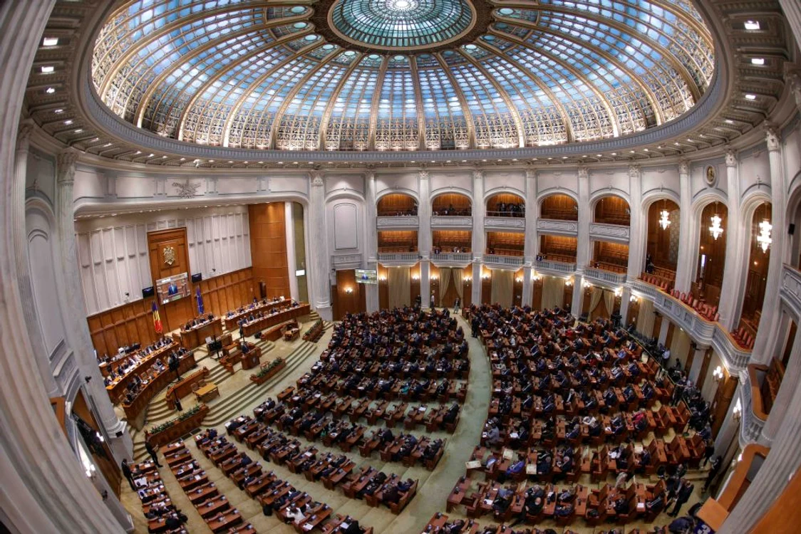 George Simion a trăit satisfacția carierei sale politice: a ajutat la demiterea Guvernului Cîțu. Copreședintele AUR și-a făcut cel mai prețios selfie din viața luiSursa foto: INQUAM PHOTOS/George Călin