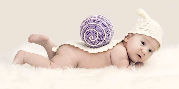 Costum crosetat realizat de Făcute cu drag