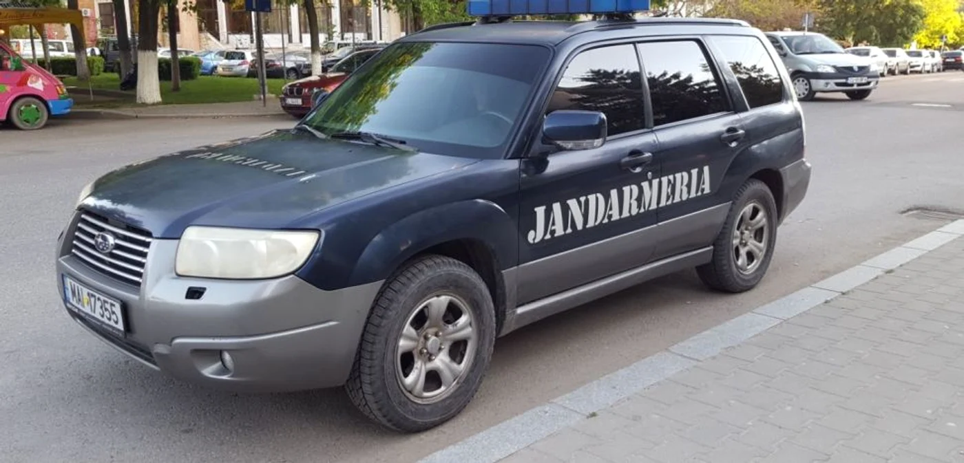 Bărbatul a fost prins de jandarmi FOTO Adevărul