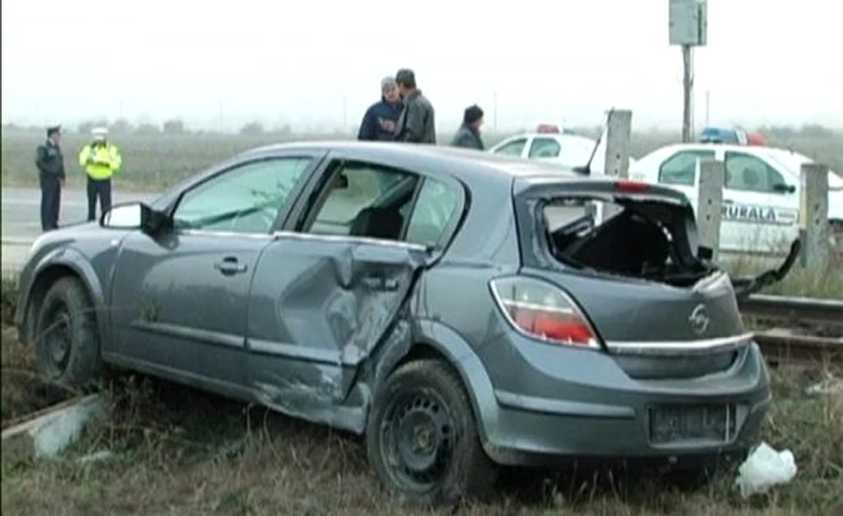 
    Accidentul s-a produs vineri după-amiază, iar şoferul a scăpat cu bine. (Foto: Adevărul.ro)  