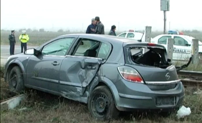Accidentul s-a produs vineri după-amiază, iar şoferul a scăpat cu bine. (Foto: Adevărul.ro)