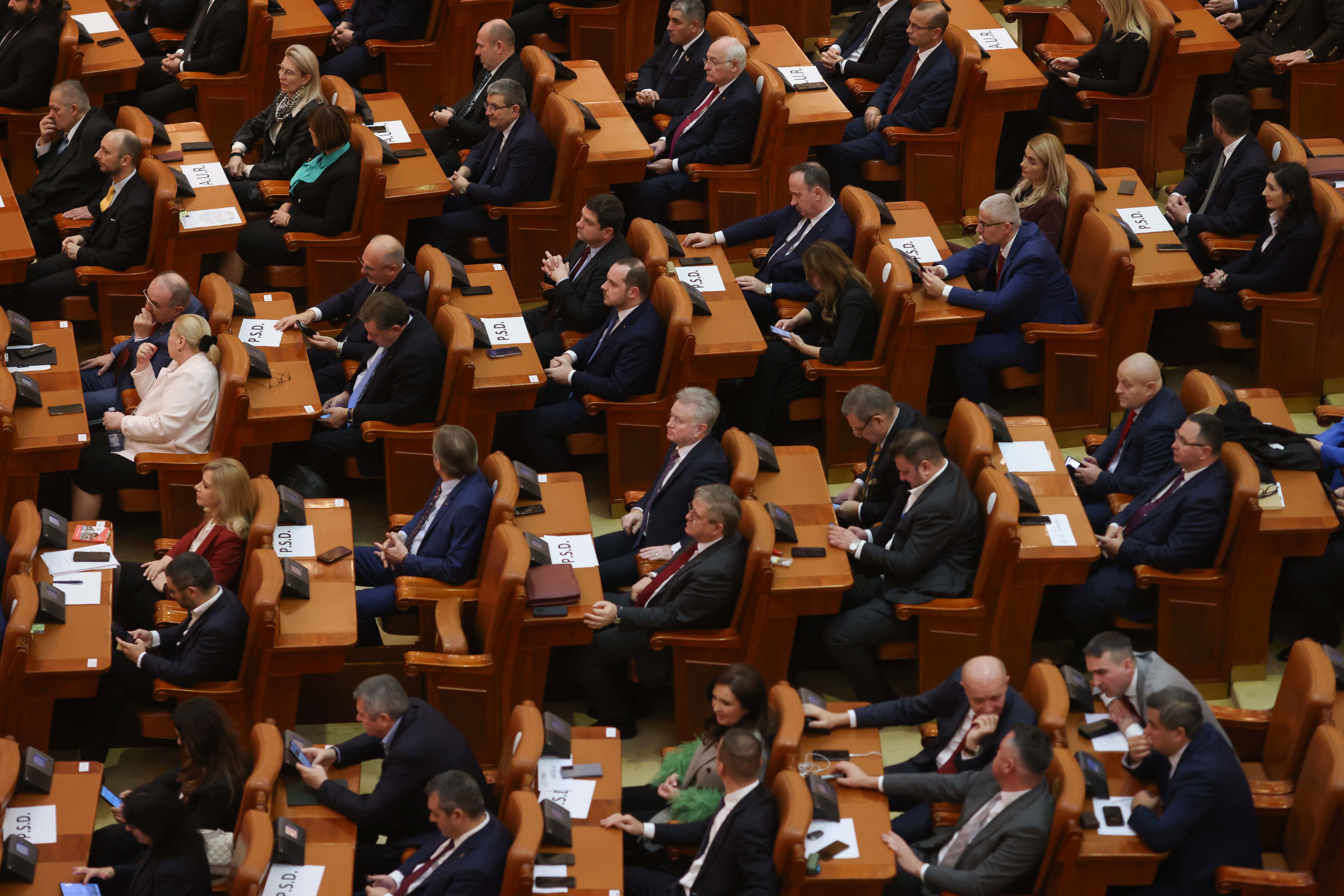 Prima ședință a Camerei Deputaților în noua componență după alegerile parlamentare, la Palatul Parlamentului din București. FOTO Inquam Photos / George Călin