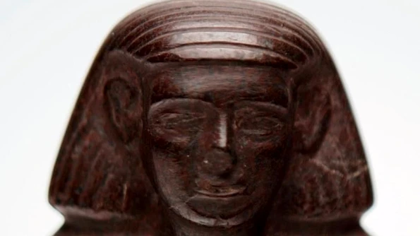 Misterul faraonului din muzeu: de ce se mişcă singură o statuie veche de 5 000 de ani? jpeg