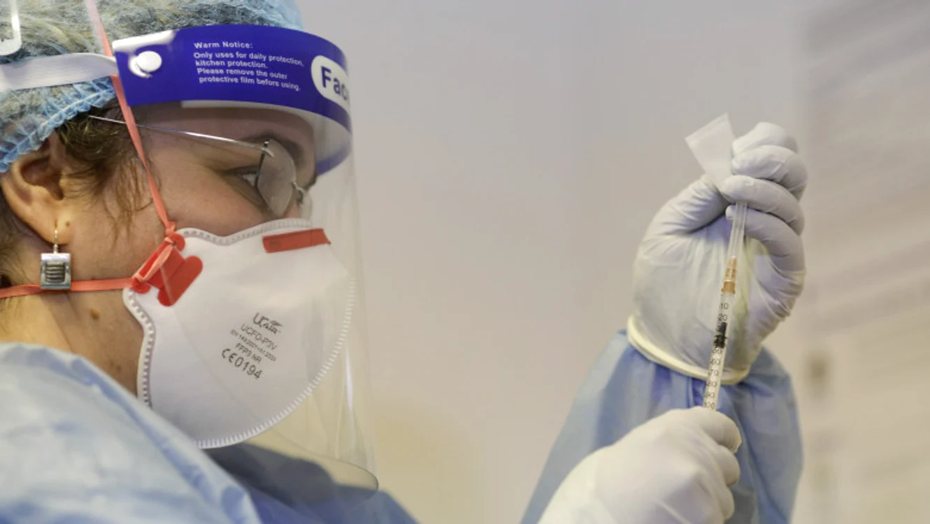 
    Procesul de vaccinare continuă atât în centrele din Bucureşti, cât şi din ţarăSursă foto: CNCAV  