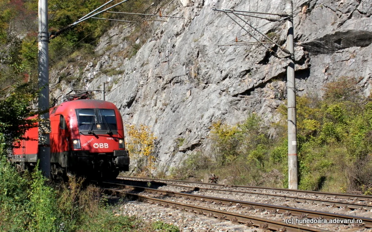 Calea ferată Simeria - Petroşani. Foto: Daniel Guţă. ADEVĂRUL
