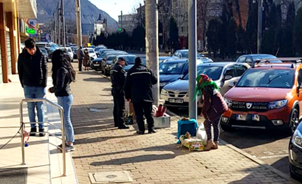 Semn de primăvară prin oraş, auapărut ghioceii la vânzare FOTO Ziarpiatraneamt.ro