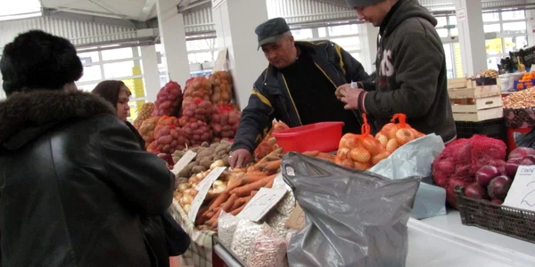 Legume mai scumpe în Piaţa Traian