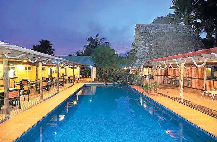 Stai într-un hotel de 5 stele, cu piscină