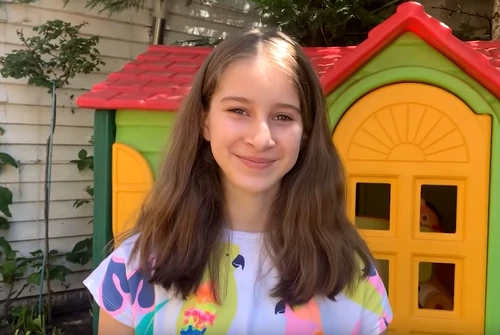 Rita are 11 ani și seamănă mai mult cu mama ei