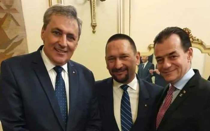 Ciutacu a ataşat la postarea sa o fotografie în care Traian Berbeceanu apare alături de ministrul Vela şi prim ministrul Orban FOTO Facebook / Victor Ciutacu