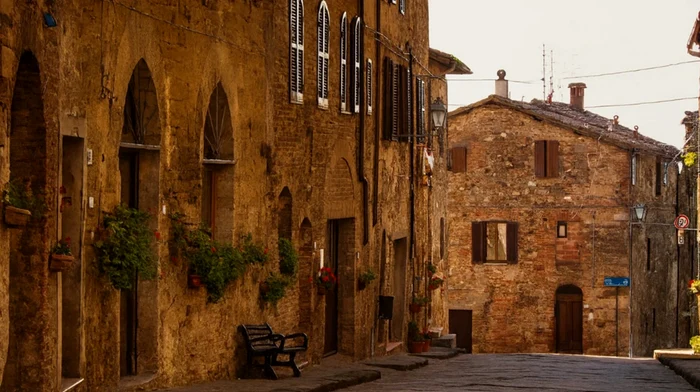 Radicondoli, un sat medieval liniștit, caută locatari sau chiriași pentru 100 de case 