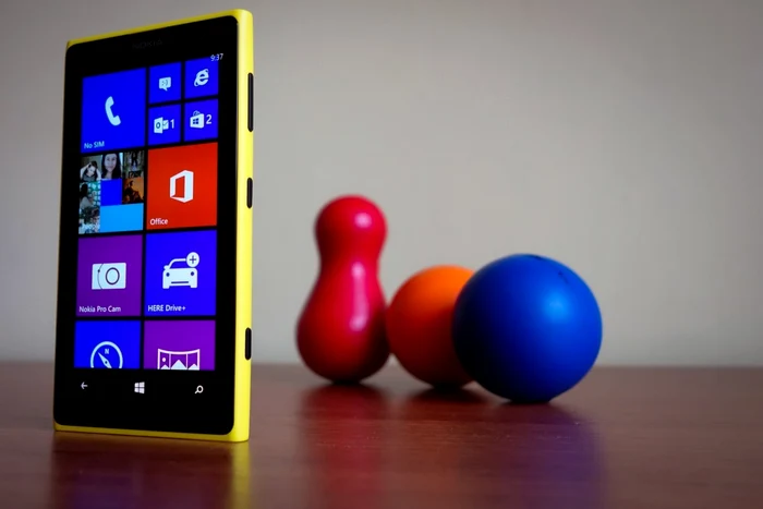 Windows Phone 8.1 îşi aduce cu el butoanele de navigare. FOTO Răzvan Băltăreţu/Adevărul