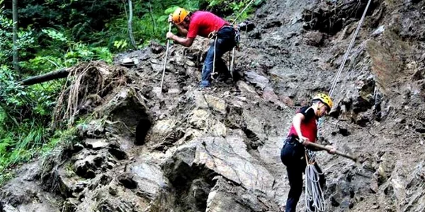 stanci desprinse din munte foto administratia sarmizegetusa regia