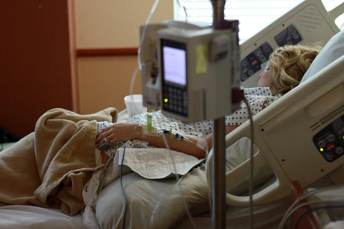 Pacient pe patul de spital SURSĂ Arhiva Adevărul