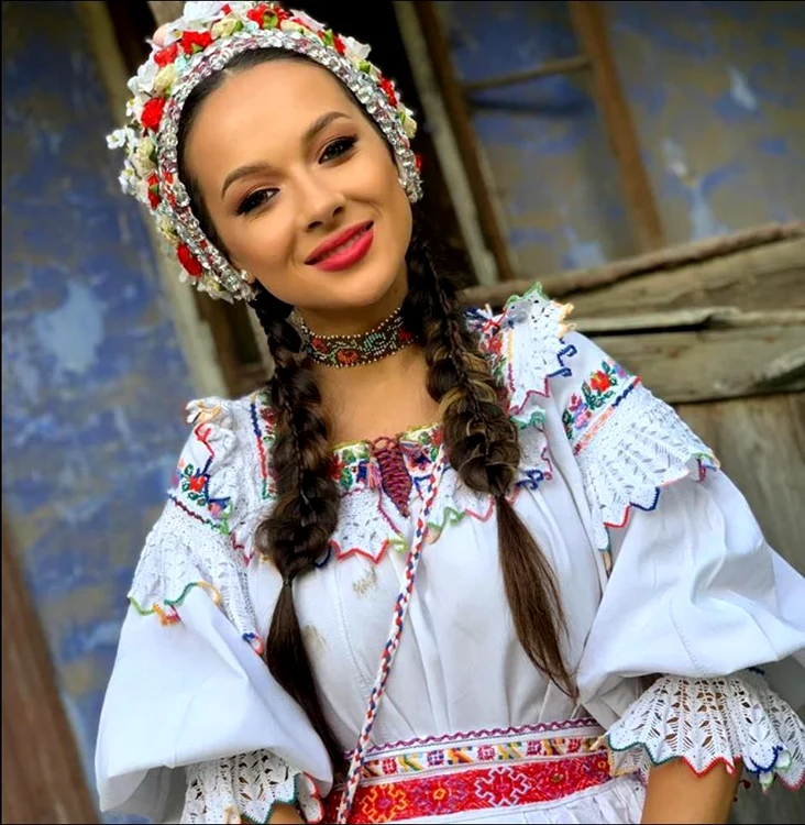 
    Așa apare pe scenă Vlăduța Lupăufoto: arhivă personală  