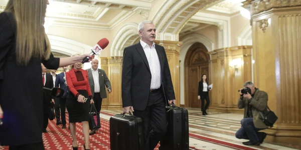 Liviu Dragnea valiza FOTO Inquam Photos / Octav Ganea 