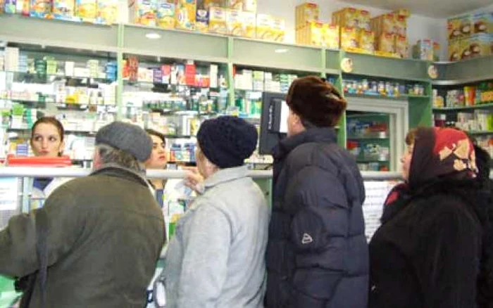 Pensionarii cu venituri din pensii şi indemnizaţie socială de până la
900 de lei beneficiază de marţi de medicamente compensate 90 %,