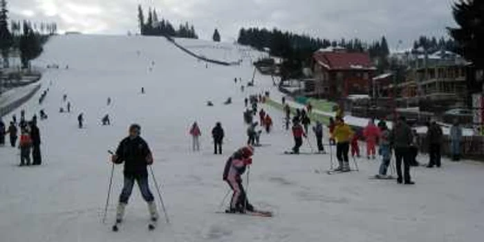 Ultima pârtie de schi deschisă în Suceava este în staţiunea Vatra Dornei Foto: Sandrinio Neagu