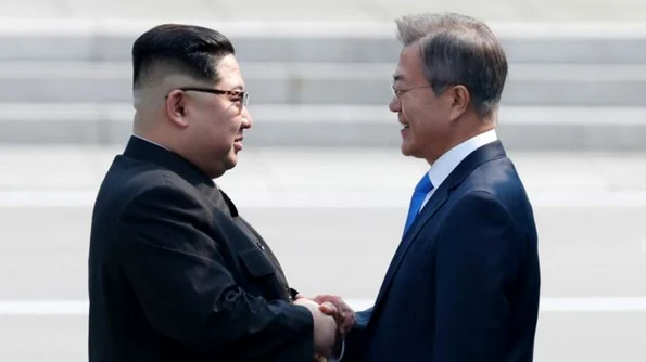 Summit inter coreean: Kim Jong Un şi Moon Jae in au ajuns faţă în faţă jpeg