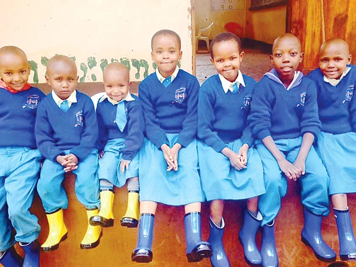 A făcut fericiţi copii din Guatemala şi Tanzania